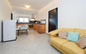 Appartements Awesome apartment in Ghisonaccia with WiFi and 2 Bedrooms : photos des chambres