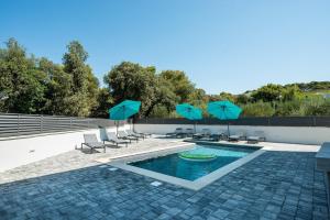 Villa DIV with pool