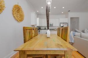 * Sugar SandsSteps to BeachPoolBalconies *