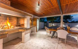 Beautiful Home In Biograd With Wifi 