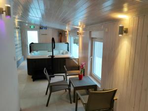 Appartements Gite 1804 Montagnes du Jura avec Spa et Sauna classe 3 etoiles : photos des chambres