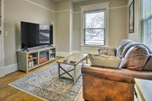 Charming Bloomington Apt with Walkable Location - Minonk