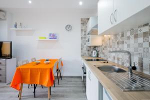 412 YUCCA PARK Second Line to Beach