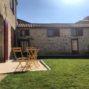 LA CHARMILLE Gîte et Chambre dhôtes