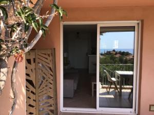 Appartements Cote d’Azur Vue Mer entre Cannes et St Raphael : photos des chambres