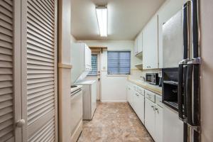 Classy Mid-Century Townhome in Alamo Heights