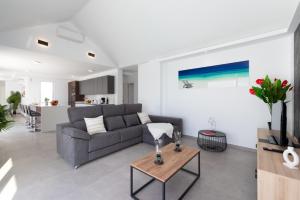 Villa Napoli by Villa Plus