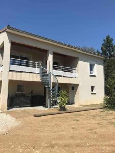 Maisons de vacances Maison avec piscine au calme : photos des chambres