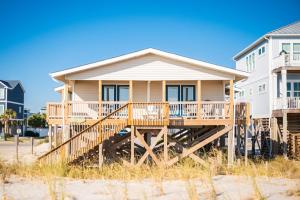 Amazing Oceanfront Beach House - 4 Bedrooms - 2 Full Bathrooms - 1 Half Bath - Ubytování bez kategorie ve městě Oak Island