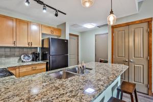 Inviting Condo Hot Tub & Relaxing Atmosphere!