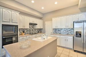 Shop and Golf Scottsdale Family Home with Pool Access