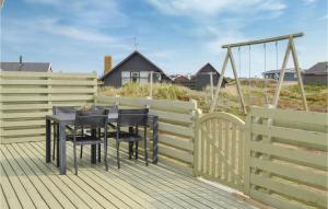 2 Bedroom Cozy Home In Hvide Sande