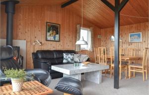 2 Bedroom Cozy Home In Hvide Sande