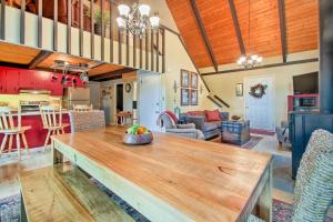 Conway Area Chalet with Mountain Views and Fire Pit!