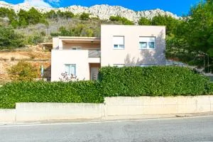 Apartments with a parking space Brela, Makarska - 20221 - Lovreć