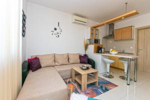 Apartments with parking space Brela, Makarska - 20221