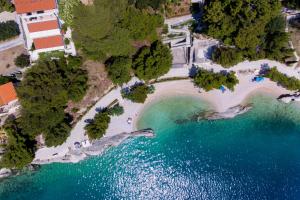 Apartments with a parking space Brela, Makarska - 20223 