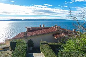 Apartments with parking space Brela, Makarska - 20223