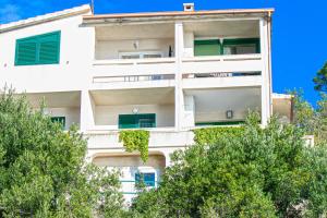 Apartments with a parking space Brela, Makarska - 20223