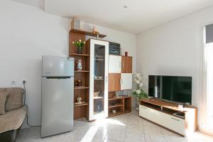 Apartments with parking space Brela, Makarska - 20223