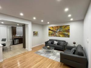 Luxury 4-Bedrooms Home…