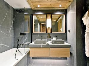 Appartement skis aux pieds avec conciergerie à Méribel - FR-1-613-36