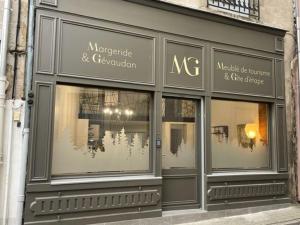 Gîte confortable à Saugues pour randonneurs, 3 chambres spacieuses avec salle d'eau privative - FR-1-582-365