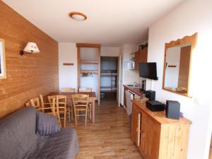 Appartements Appartement Chamrousse, 2 pieces, 6 personnes - FR-1-549-125 : photos des chambres