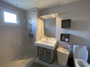 Appartement en rez-de-jardin à 100m de la plage avec terrasse et parking - FR-1-413-107