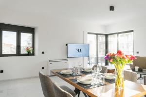 Maison Du Jardin 2-Bedroom Apartment Private Outdoor Jacuzzi