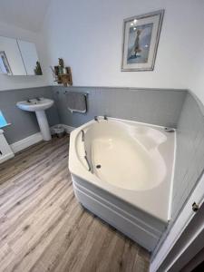 Anchor Cottage - beautiful two bedroom cottage in the heart of Holt