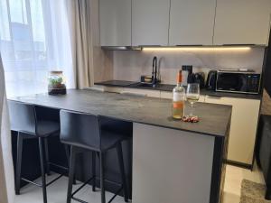 URBAN APARTMENTS PREMIUM, Opolska 10 No 89, Free Garage, self Check-in