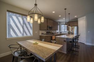 3 bedroom 3,5 bathroom Kanton 12 on the #1 Fairway at Homestead