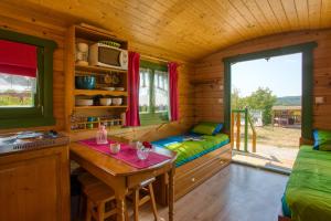 Maisons de vacances Les Roulottes Pomponnaises : photos des chambres