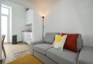 Tia Anica House II - apartment with terrace in central Fuseta beach village