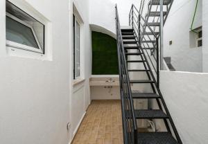 Tia Anica House II - apartment with terrace in central Fuseta beach village