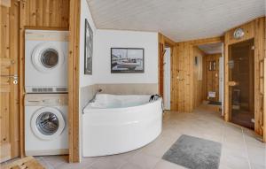Lovely Home In Ebeltoft With Sauna