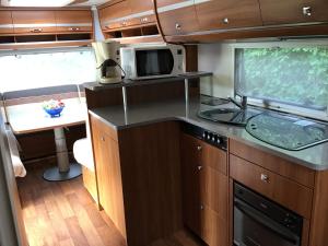 Campings Gezellige luxe caravan met zwembad in zuid- Bourgogne : photos des chambres