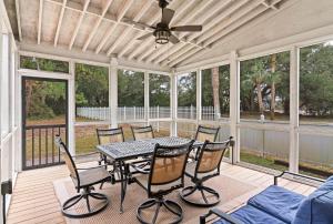 Sea Side Inn - 4219 Second Street