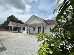 Rumah Tamu Zeha Muar Johor - Bakar Parit