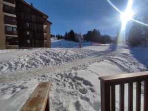 Studio lumineux 4 pers · Proche pistes · Vue piste - FR-1-181-2645
