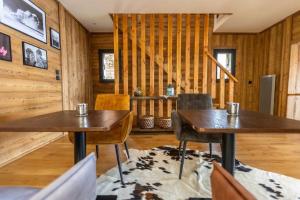 Chalets Chalet Luxe Piscine chauffee, vue lac, 400m pistes : photos des chambres