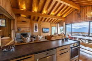 Chalets Chalet Luxe Piscine chauffee, vue lac, 400m pistes : photos des chambres