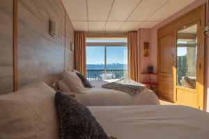 Hotels Hotel des Pyrenees : photos des chambres