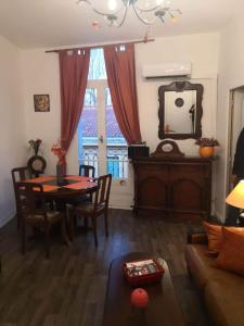 Au QUATRE, 2em étage centre historique