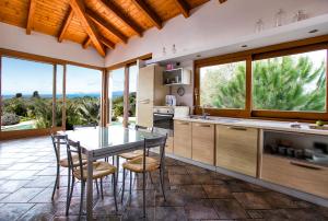 Villa Malaya con 2 piscine per 18 persone img22