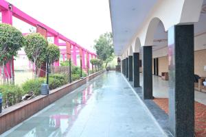 Hotel Mukund Dham-Near Mathura Railway Station
