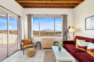 Lil Pink - Million Dollar Views on 2 acres!