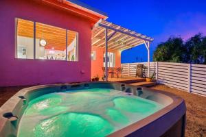 Lil Pink - Million Dollar Views on 2 acres!