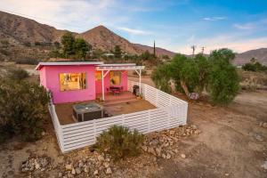 Lil Pink - Million Dollar Views on 2 acres!